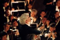 Sir Simon Rattle. Kuva: Monika Rittershaus Sir Simon Rattle. Kuva: Monika Rittershaus