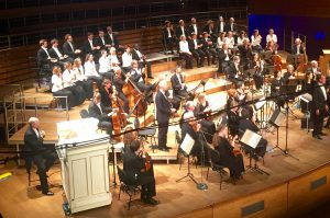 Mark Padmore, Monteverdi-kuoro ja Gardinerin orkesteri tarjosivat huikean Matteuspassio-kokemuksen Wroclawissa. Kuva Jari Kallio. 