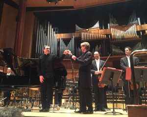 Pierre Laurent Aimard ja Esa-Pekka Salonen olivat elementissään Ligetin pianokonserton parissa. Kuva © Jari Kallio