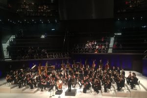 Daniel Barenboim ja West-Eastern Divan Orchestra Musiikkitalossa torstaina. Kuva © Jari Kallio.