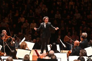 LA Phil ja Dudamel Brucknerin neljännen sinfonian parissa Barbicanissa. Kuva: Mark Allan / Barbican